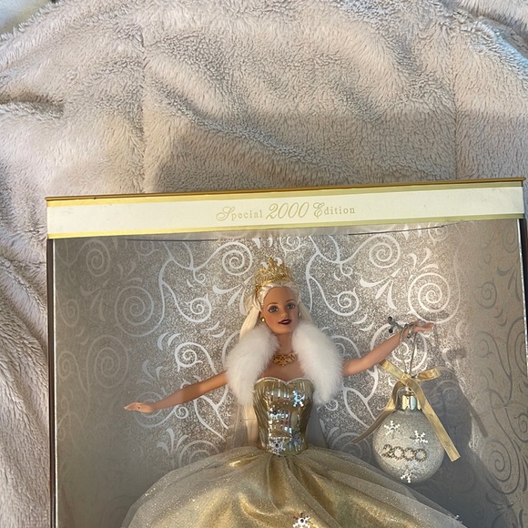 - - NRFB Celebration Barbie ~ 2000 🎊 - Picture 3 of 13